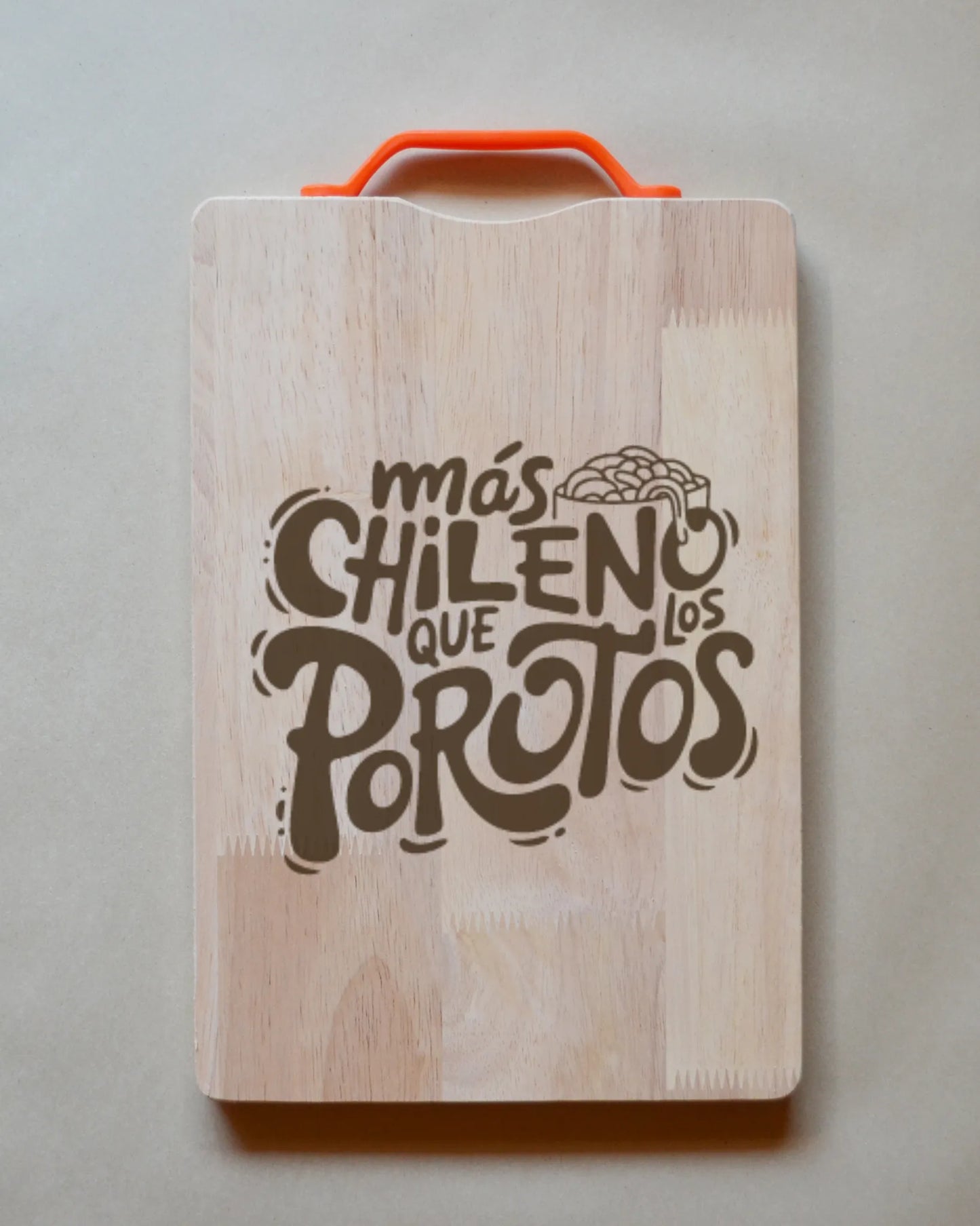 Tabla de madera con frases chilenas