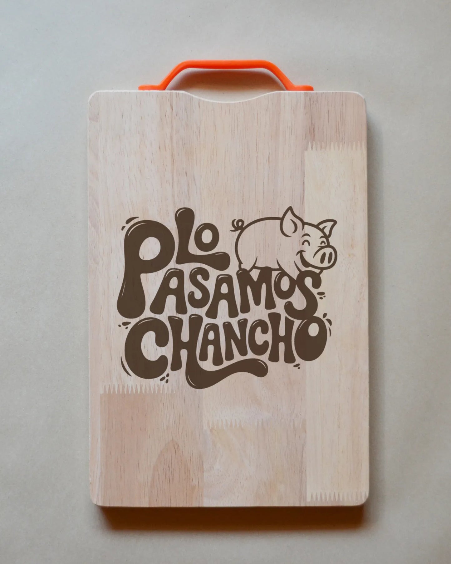 Tabla de madera con frases chilenas