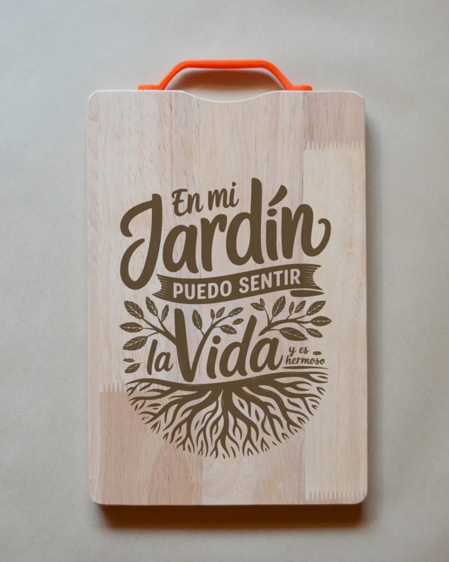 Tabla de madera con frases chilenas