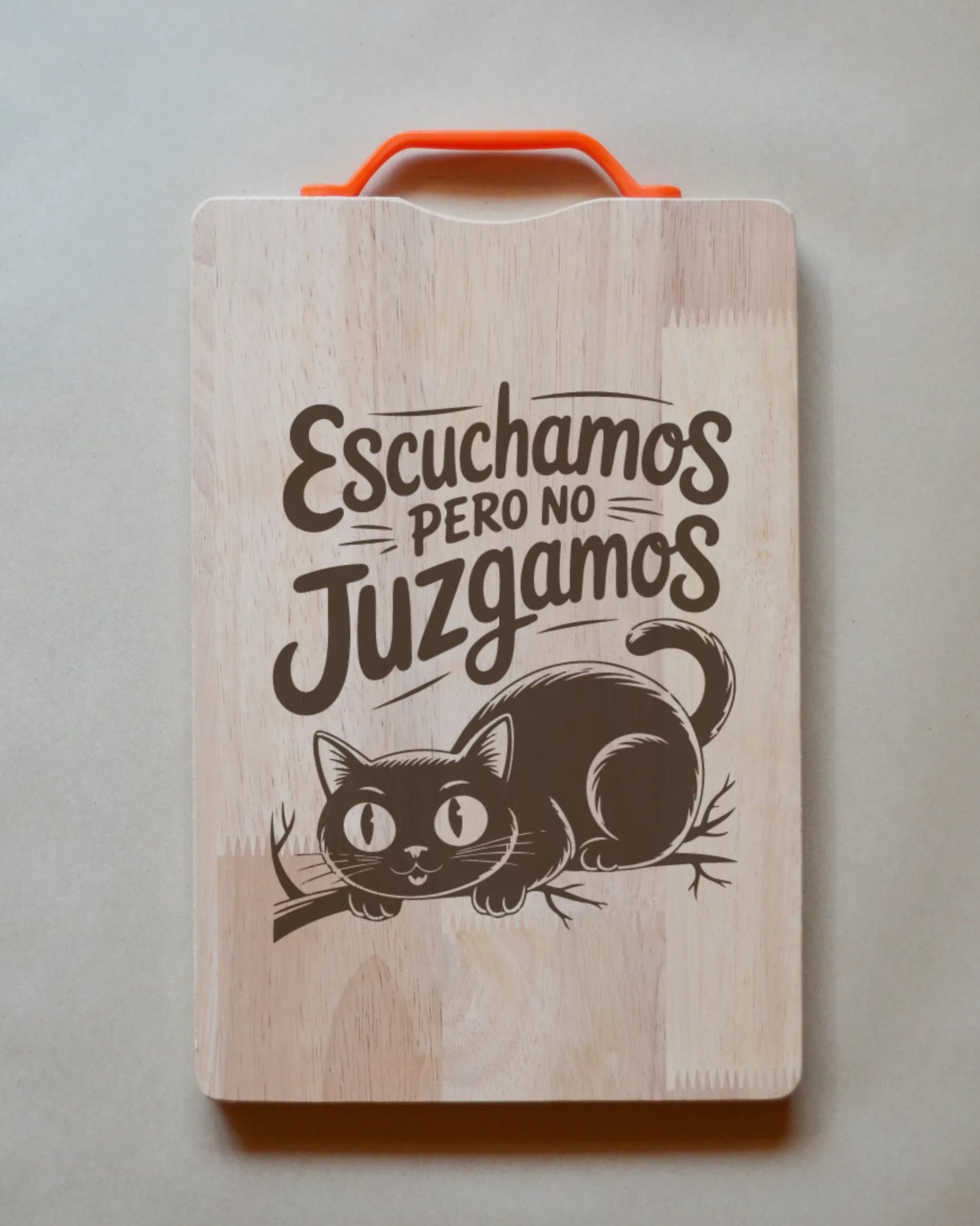 Tabla de madera con frases chilenas