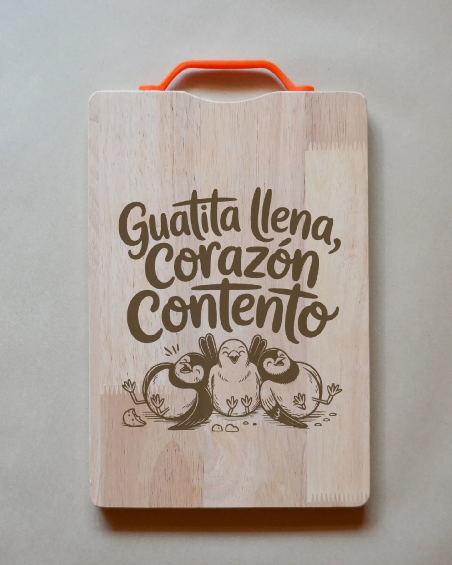 Tabla de madera con frases chilenas